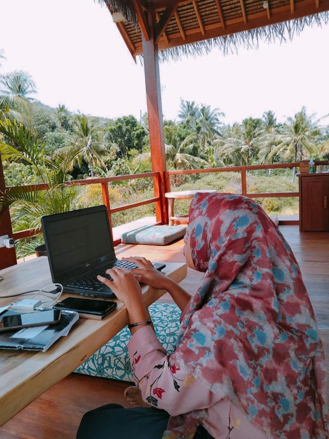 Basa-basi Lodge Karimunjawa Bagian luar foto