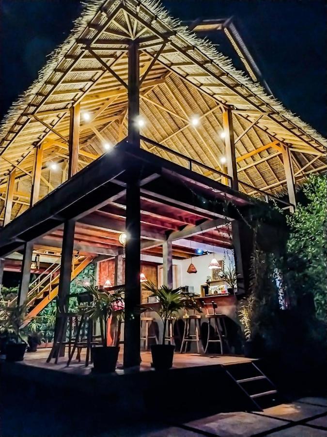 Basa-basi Lodge Karimunjawa Bagian luar foto