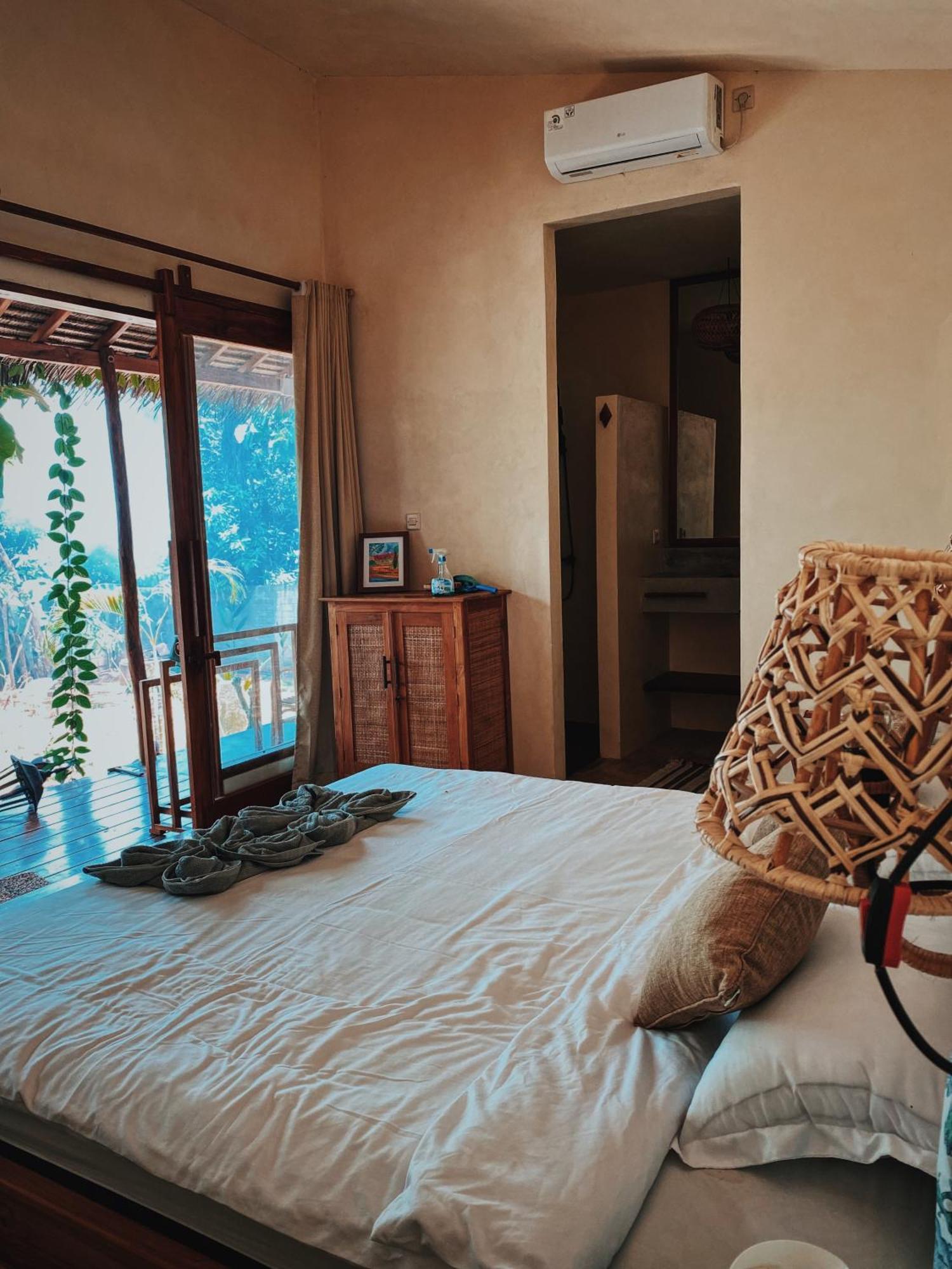 Basa-basi Lodge Karimunjawa Bagian luar foto