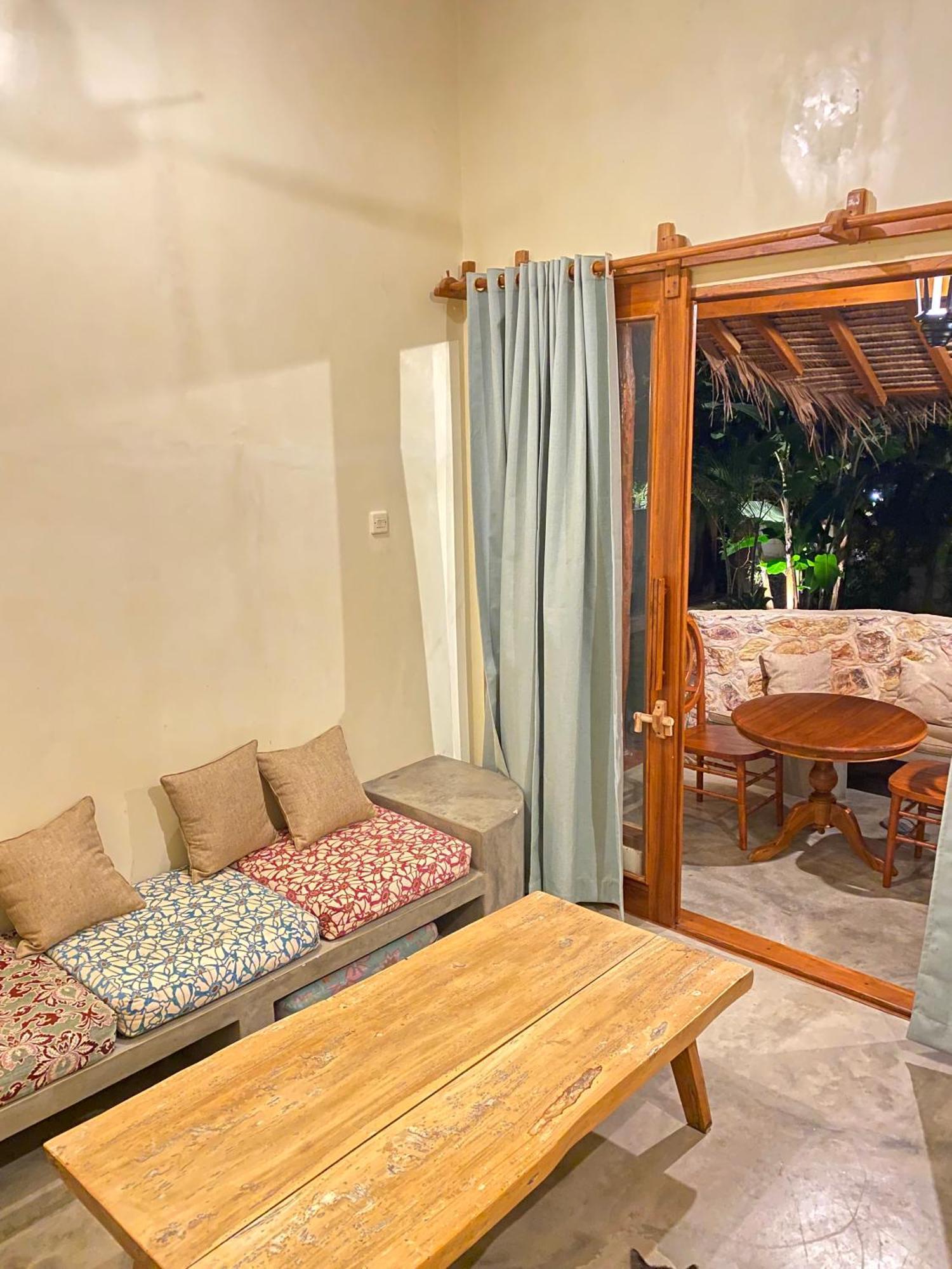 Basa-basi Lodge Karimunjawa Bagian luar foto