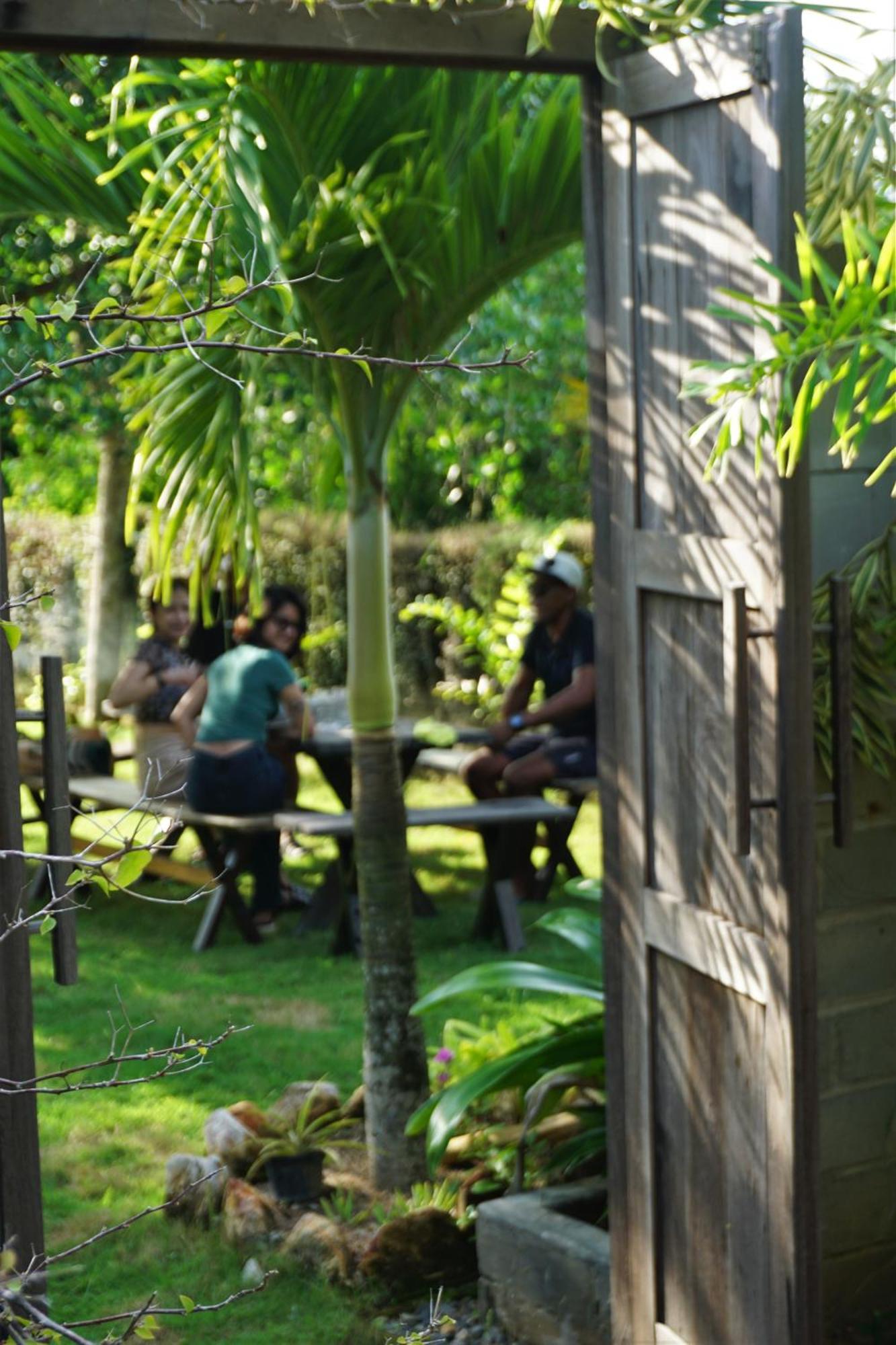 Basa-basi Lodge Karimunjawa Bagian luar foto