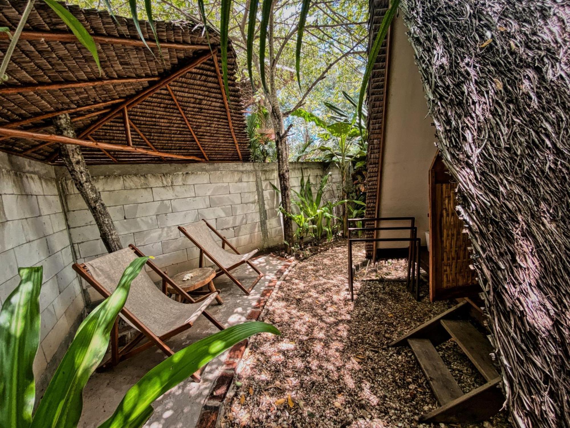 Basa-basi Lodge Karimunjawa Bagian luar foto
