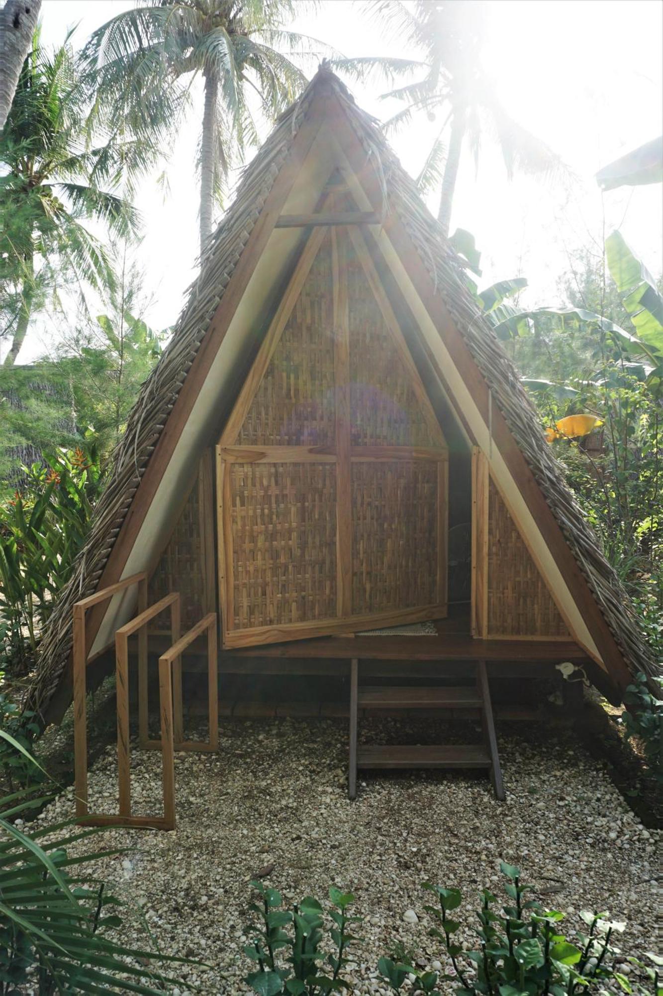 Basa-basi Lodge Karimunjawa Bagian luar foto