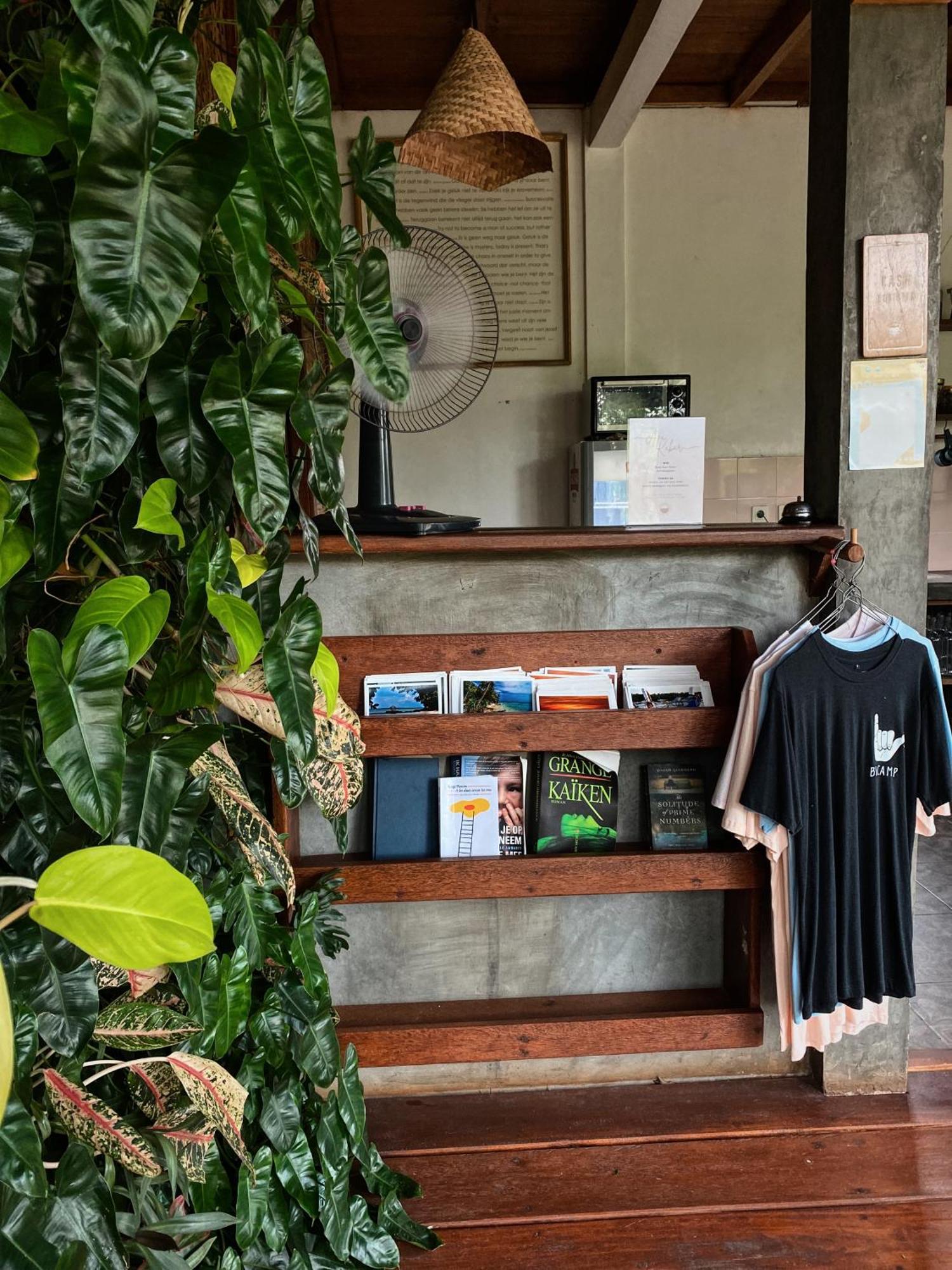 Basa-basi Lodge Karimunjawa Bagian luar foto