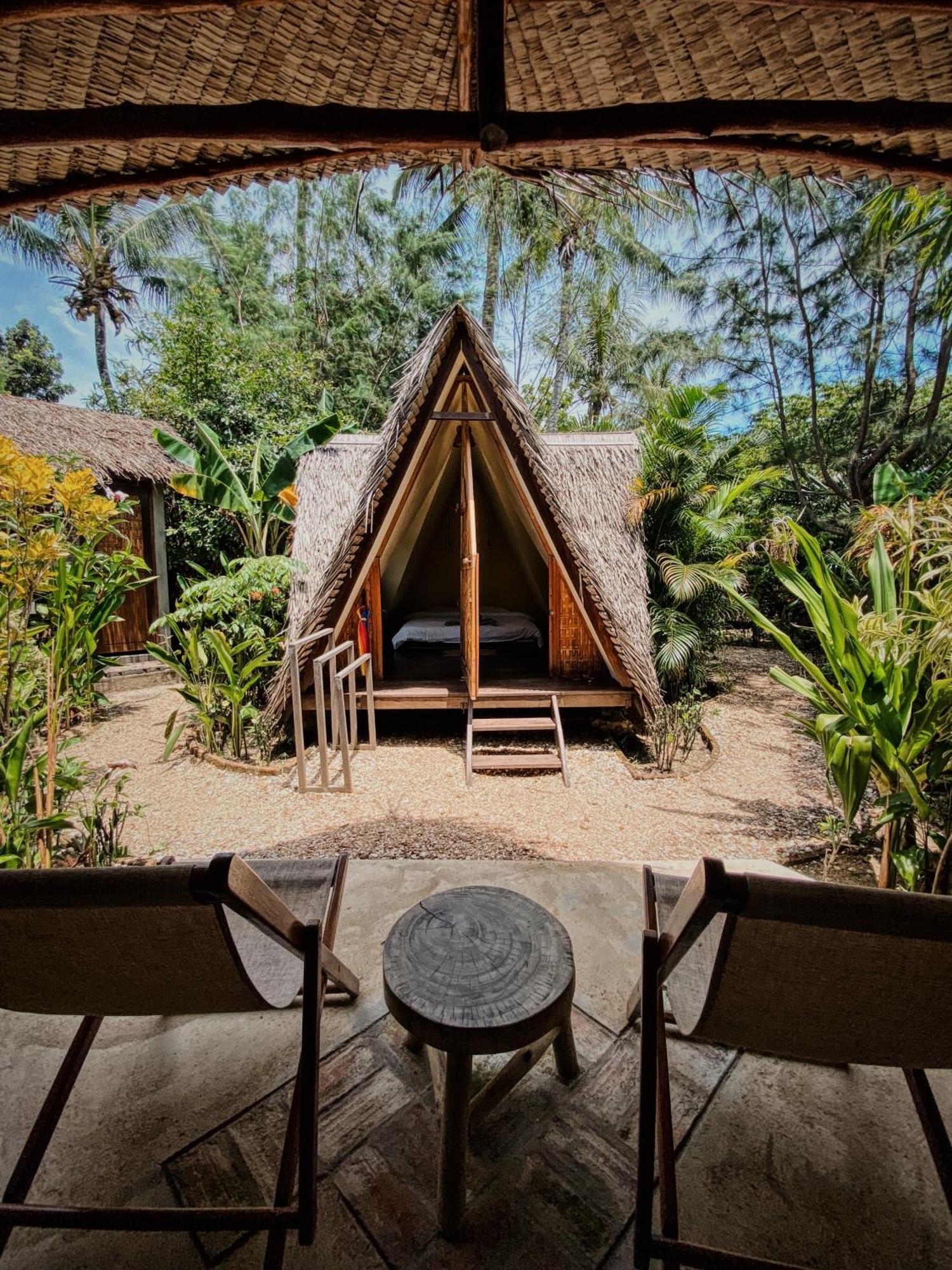 Basa-basi Lodge Karimunjawa Bagian luar foto