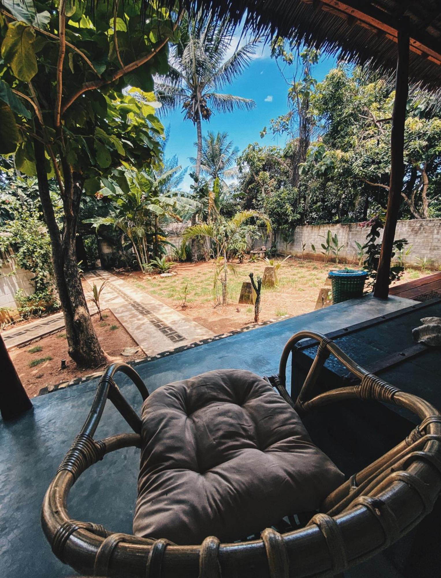 Basa-basi Lodge Karimunjawa Bagian luar foto