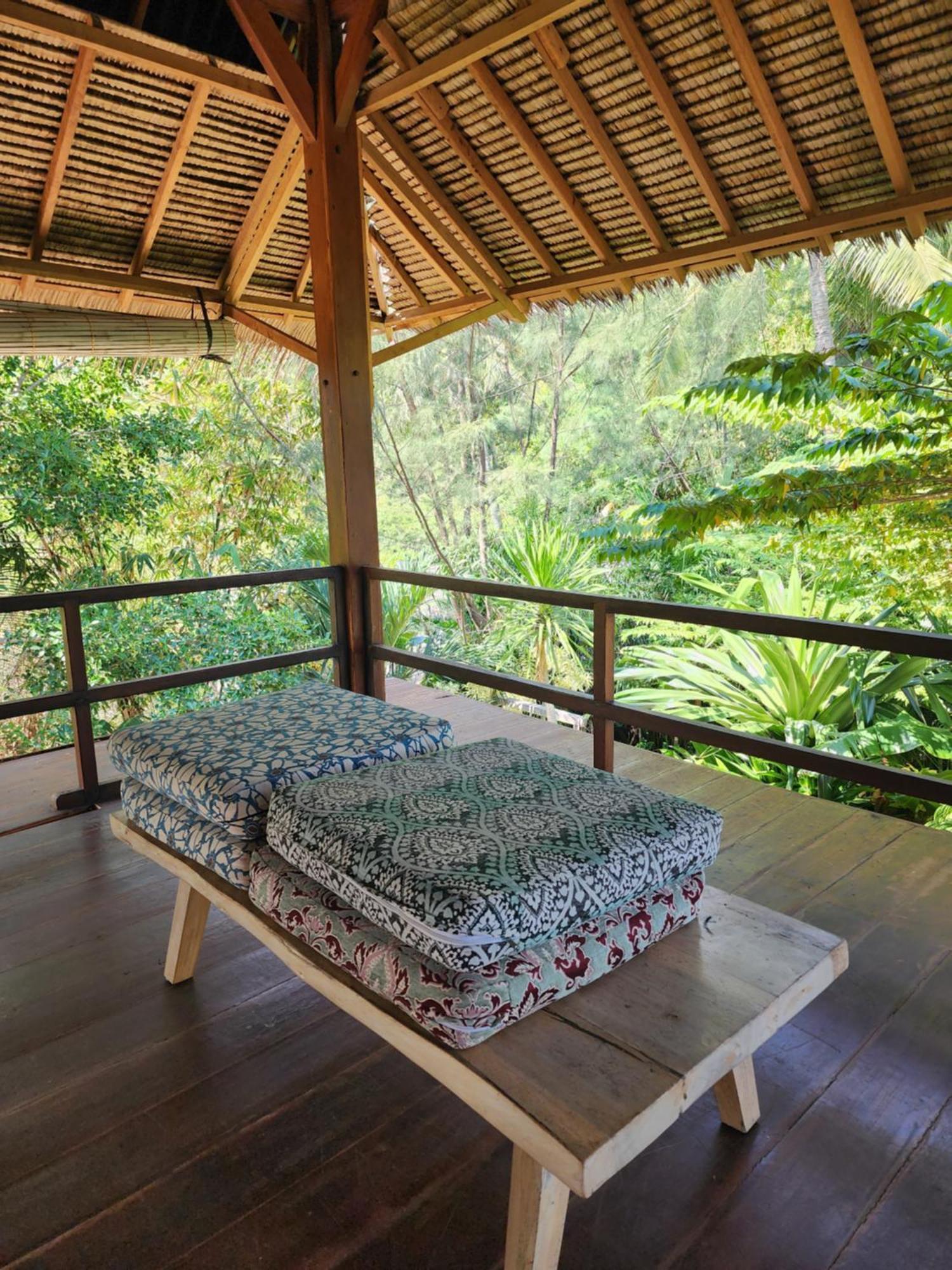 Basa-basi Lodge Karimunjawa Bagian luar foto