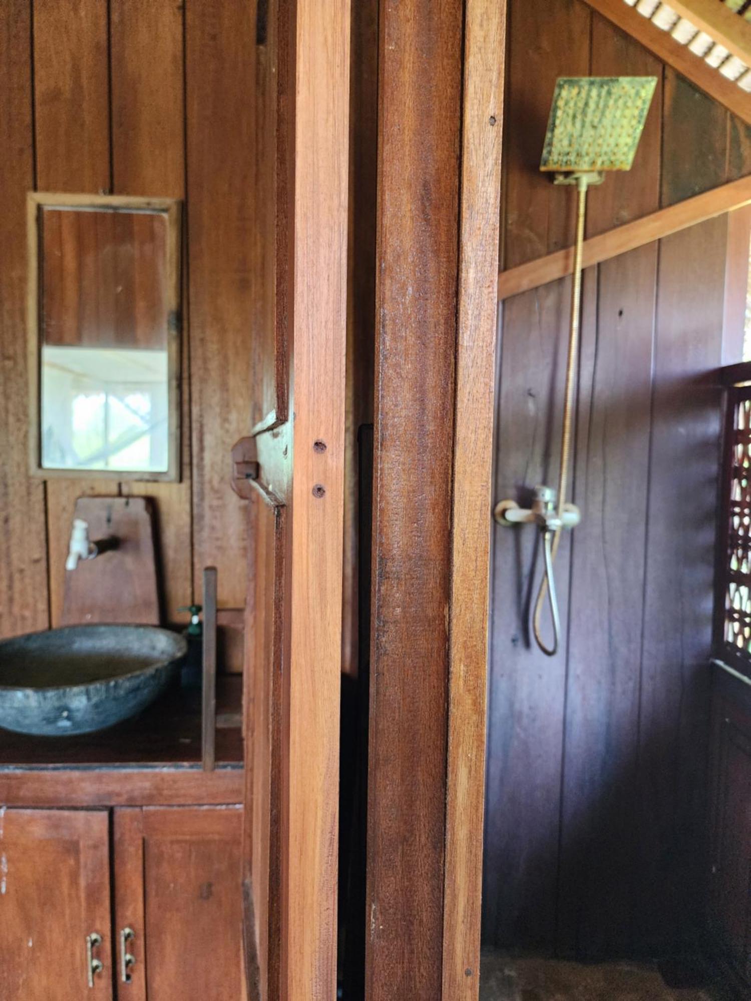 Basa-basi Lodge Karimunjawa Bagian luar foto