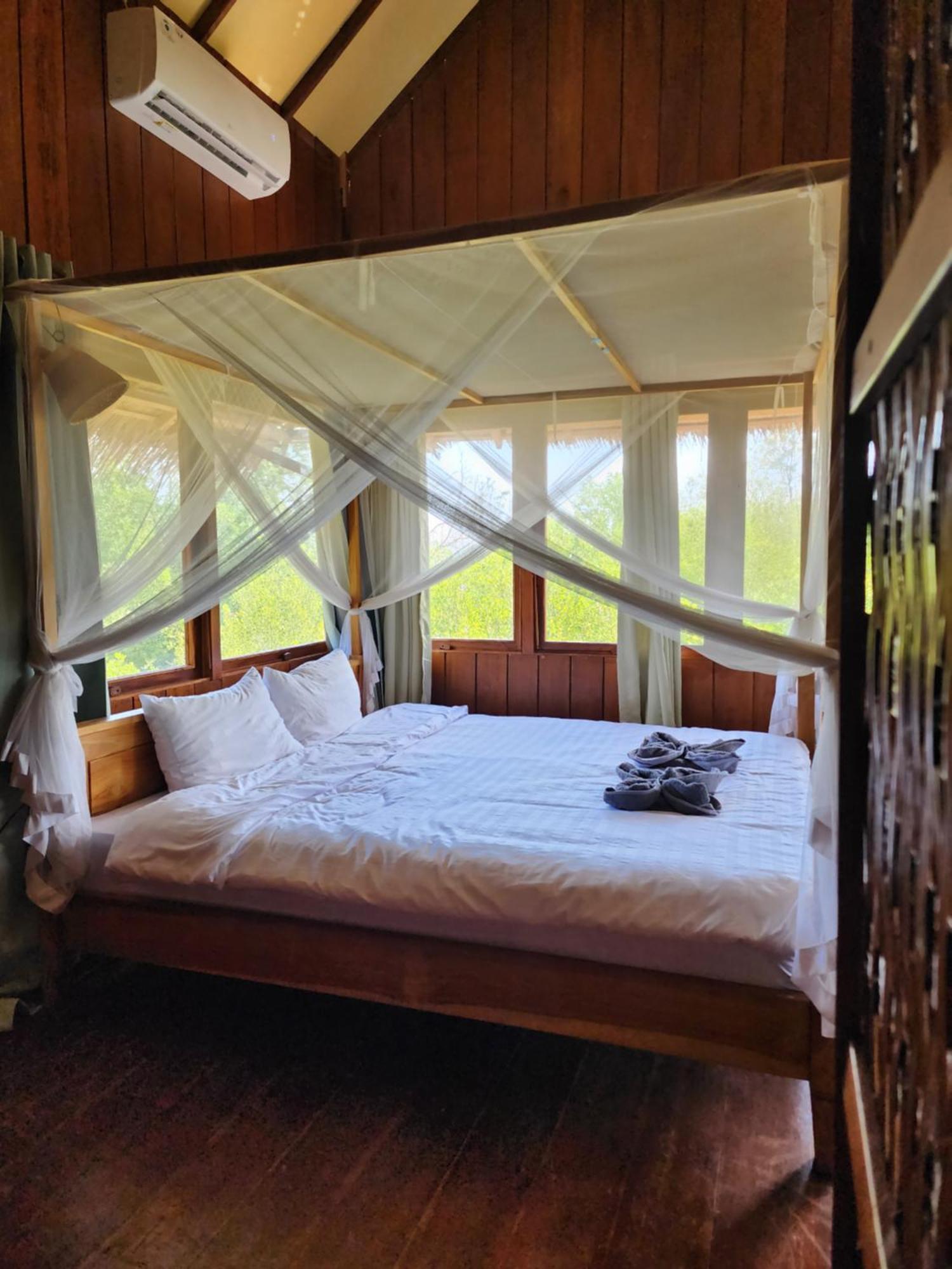 Basa-basi Lodge Karimunjawa Bagian luar foto
