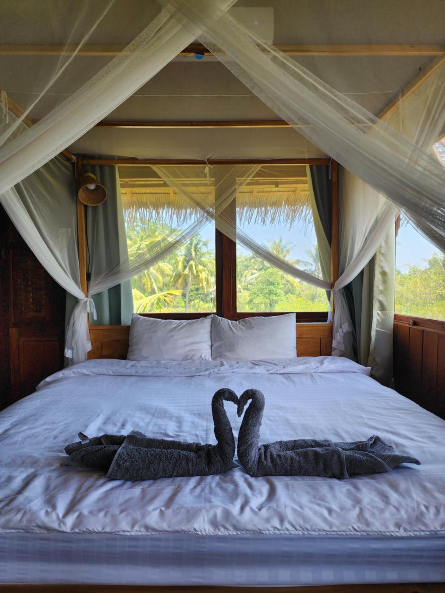 Basa-basi Lodge Karimunjawa Bagian luar foto