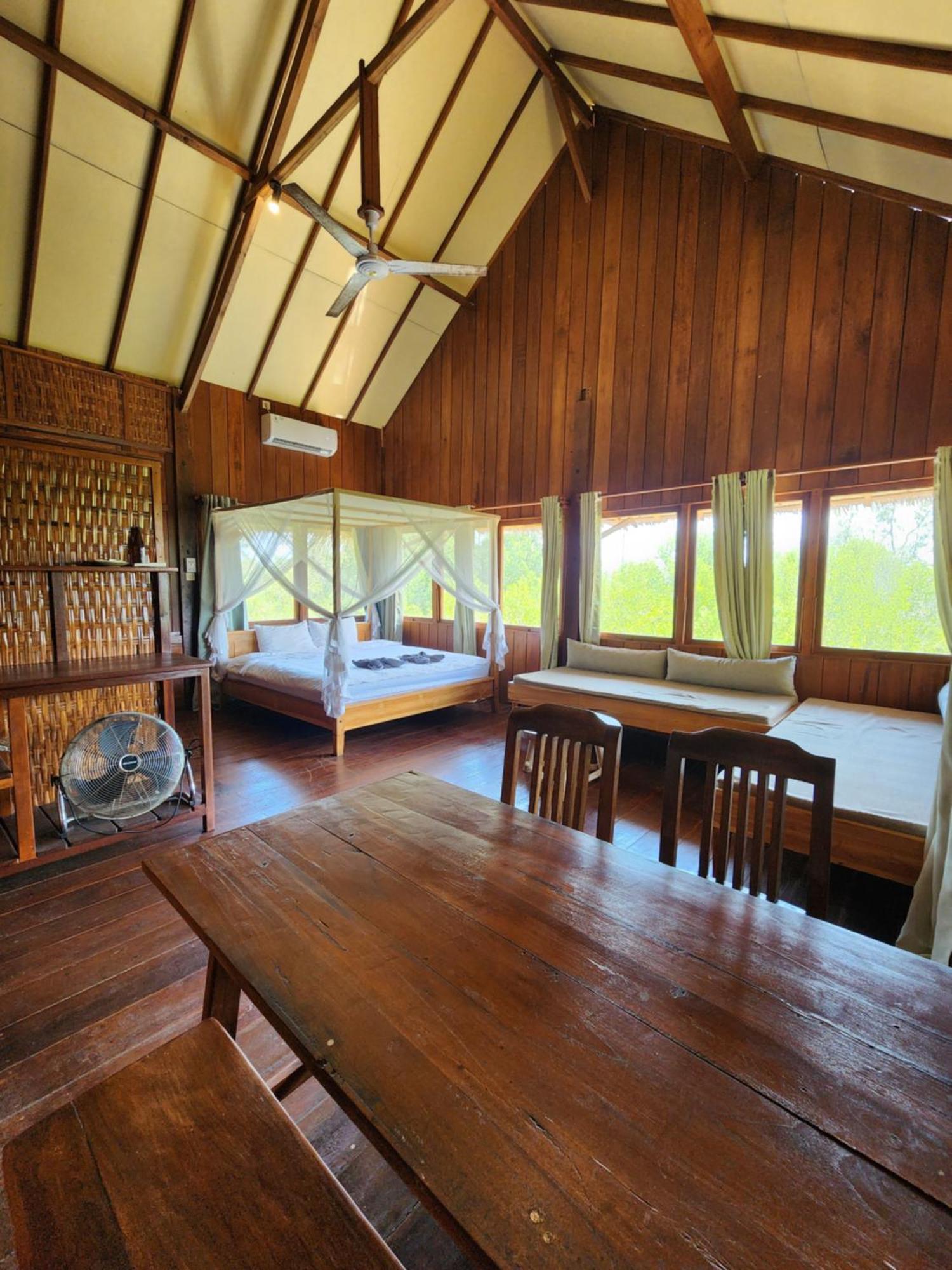 Basa-basi Lodge Karimunjawa Bagian luar foto