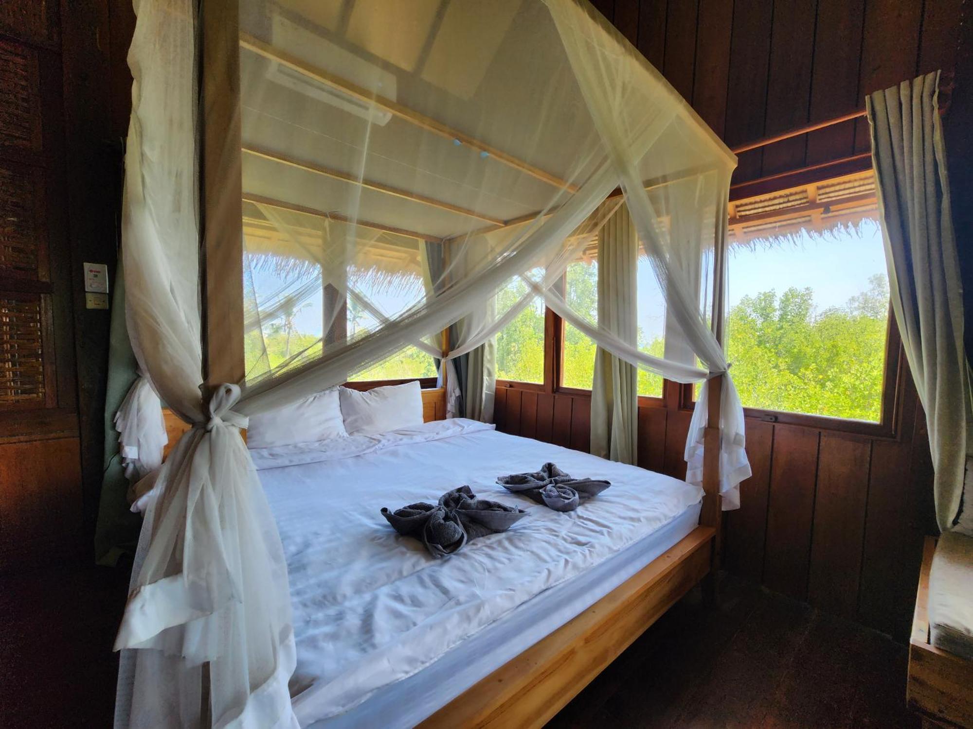Basa-basi Lodge Karimunjawa Bagian luar foto
