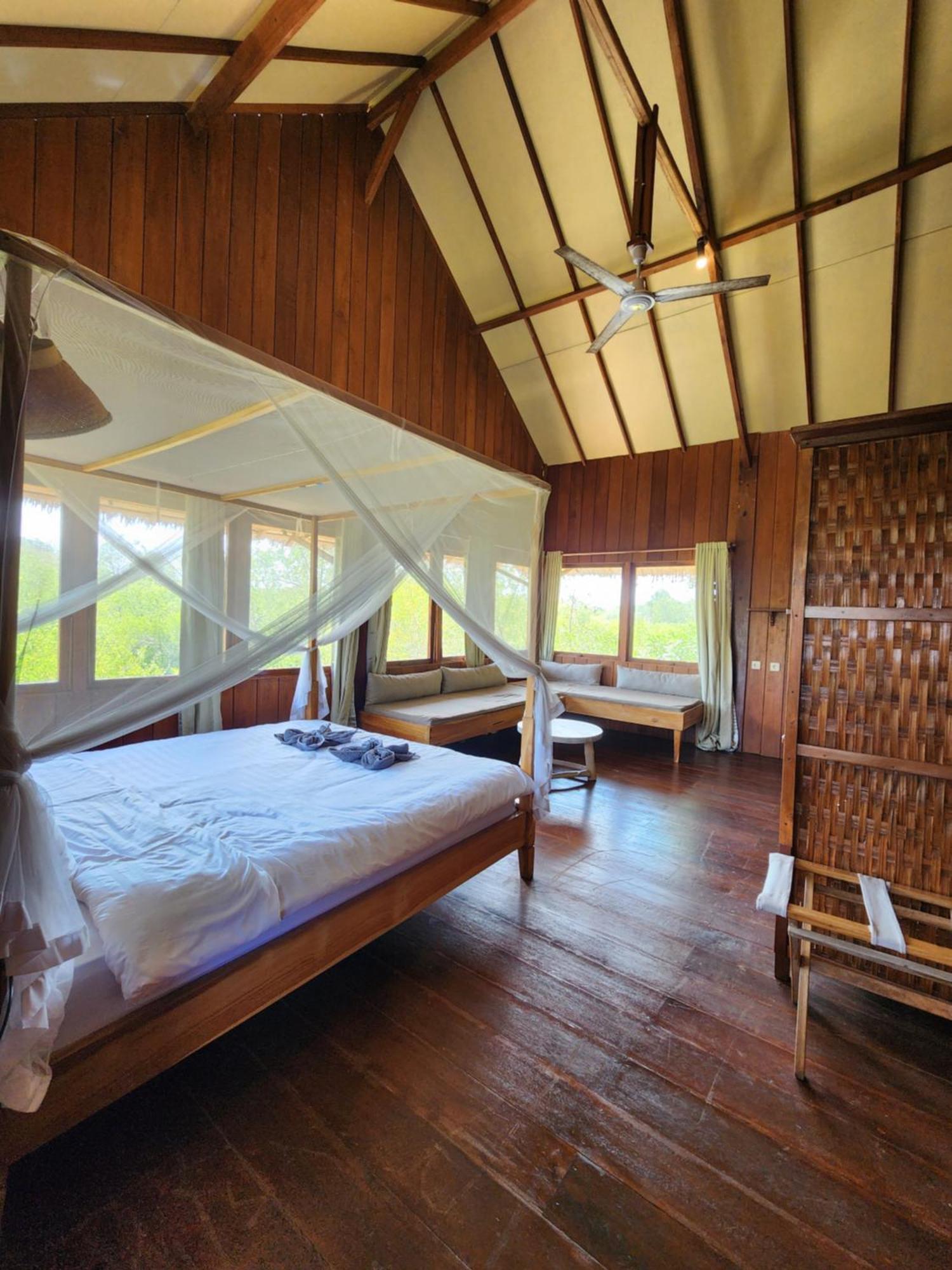 Basa-basi Lodge Karimunjawa Bagian luar foto