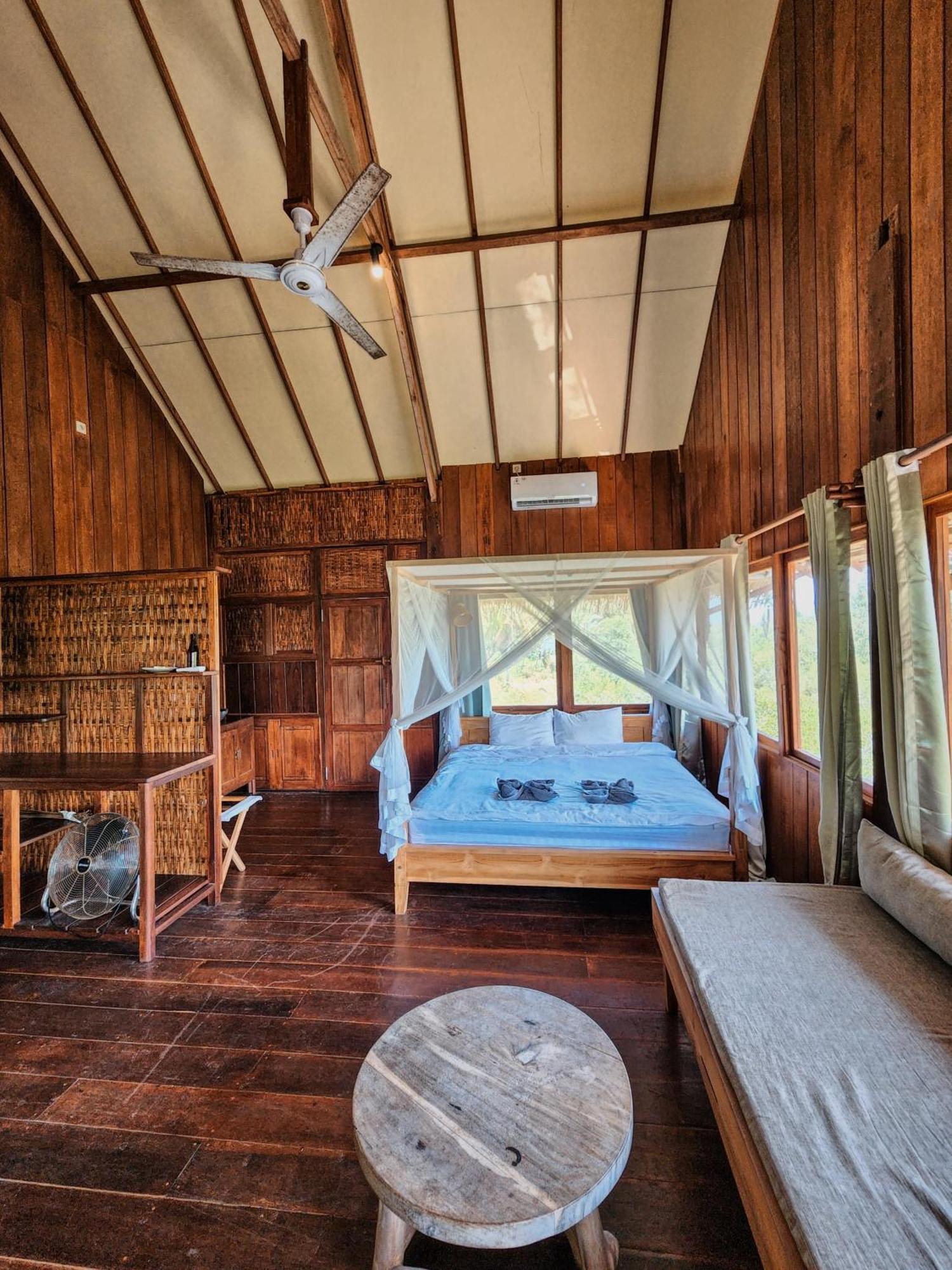 Basa-basi Lodge Karimunjawa Bagian luar foto