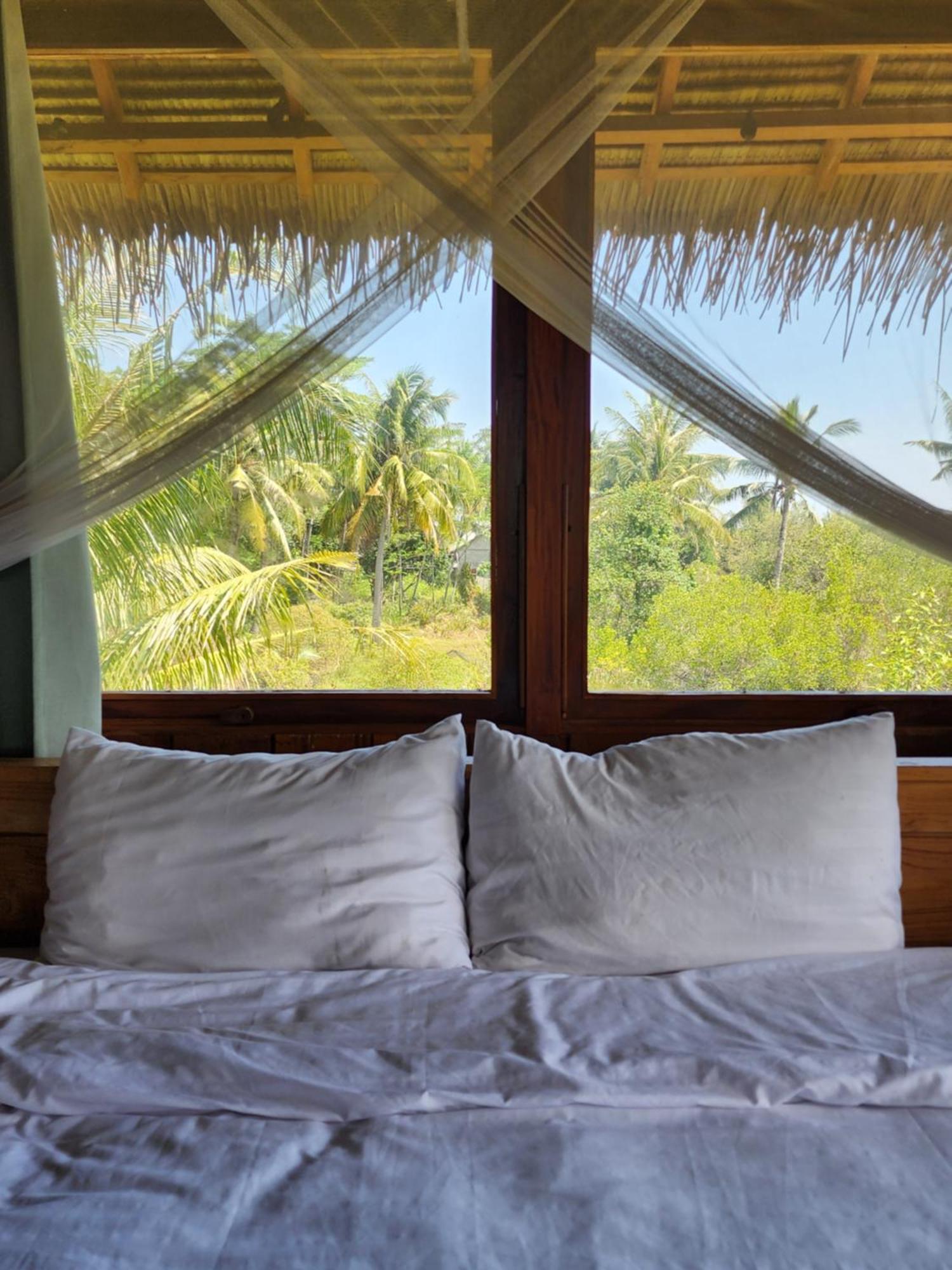 Basa-basi Lodge Karimunjawa Bagian luar foto